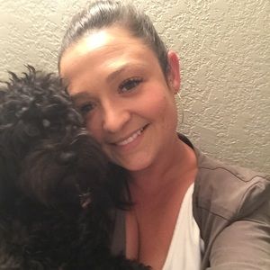 Meet your Posher, Caitlin